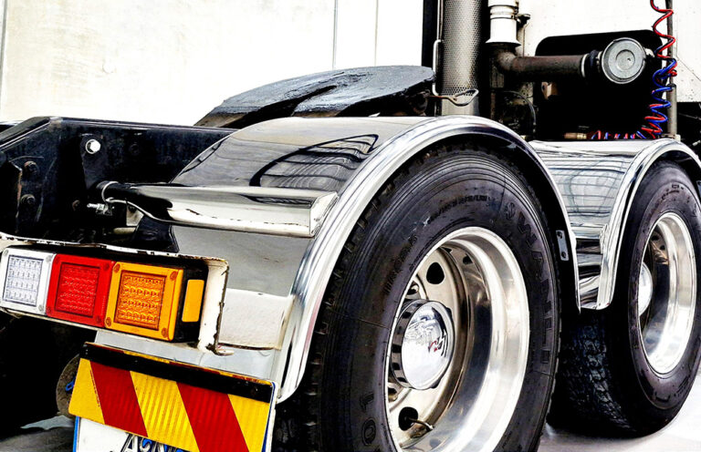 Smooth-Fender-with-Bracket