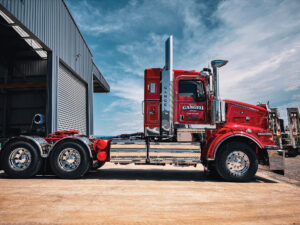Kenworth-T659 with Silverback Chrome Stacks and Stainless Steel Mudguards